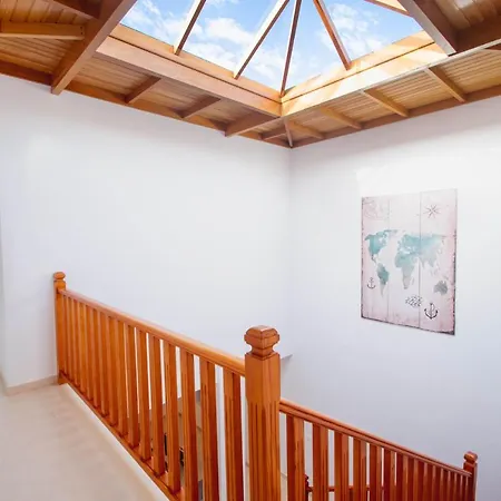 Stylish 6 Bedroom Princesa - Hot Tub - Heated Pool - Near & Waterparks Villa Playa Blanca (Lanzarote)