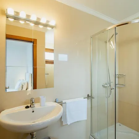 Stylish 6 Bedroom Princesa - Hot Tub - Heated Pool - Near & Waterparks Playa Blanca (Lanzarote)